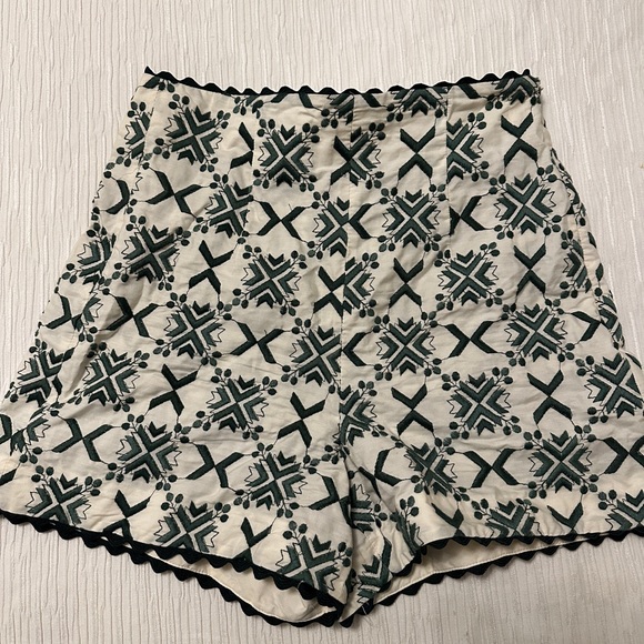 Zara embroidered shorts - Picture 2 of 3